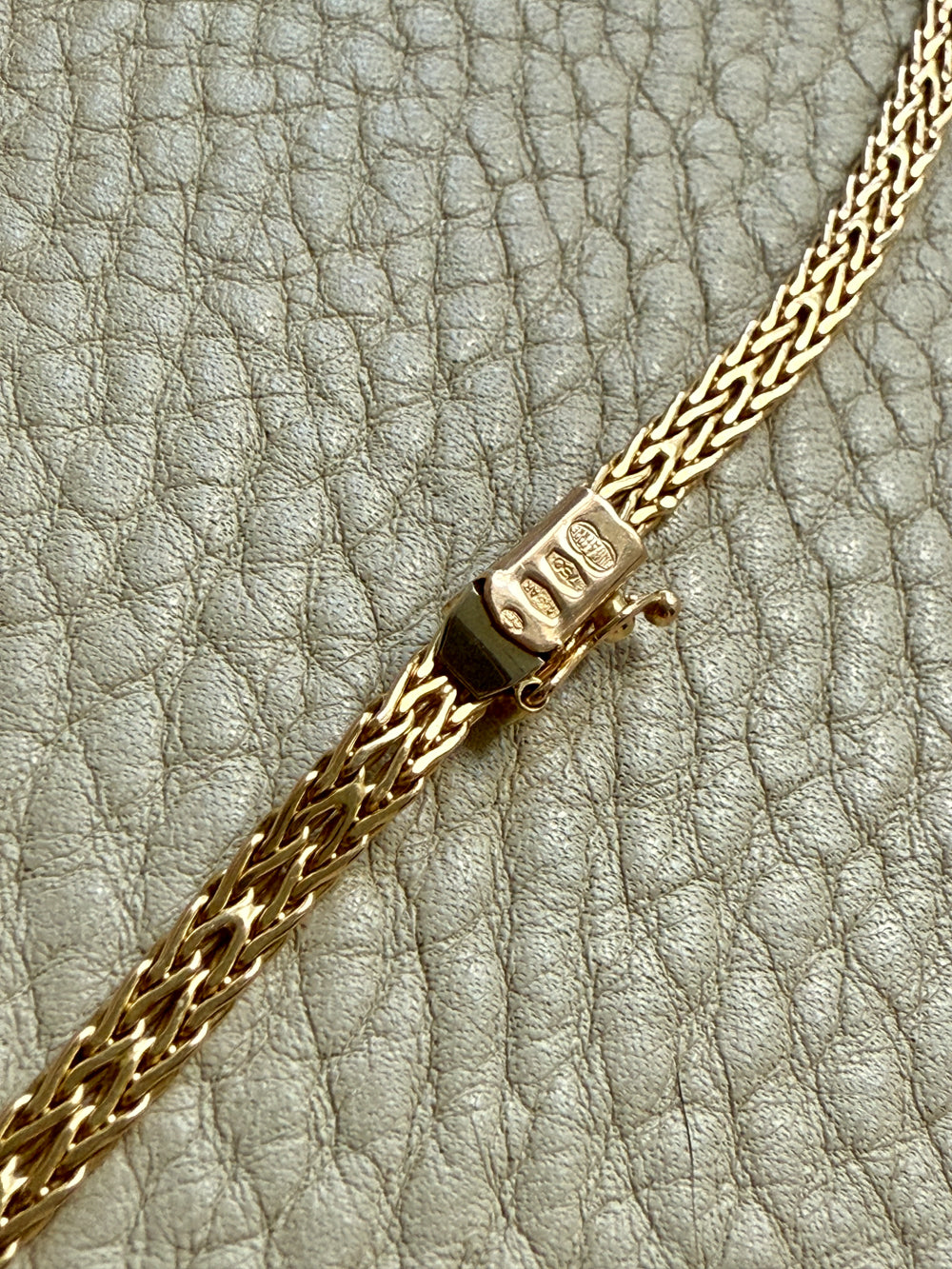 1944-1968 UnoAErre Italian Woven Flat Lay Necklace in 18k Gold - 16.75 inch length