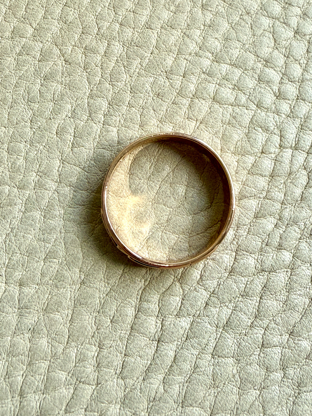 1988 Vintage Swedish 18k Gold Band Ring with Symbols – Size 11