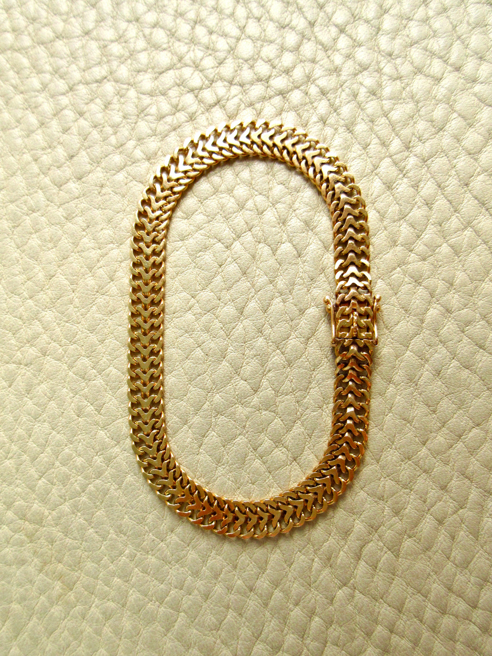 1973 Swedish Vintage Herringbone Link Bracelet 18k Gold – 7.5 Inch Length