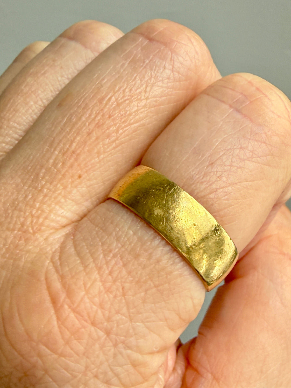 1871 Antique British 18k Gold Domed Band Ring – Size 10