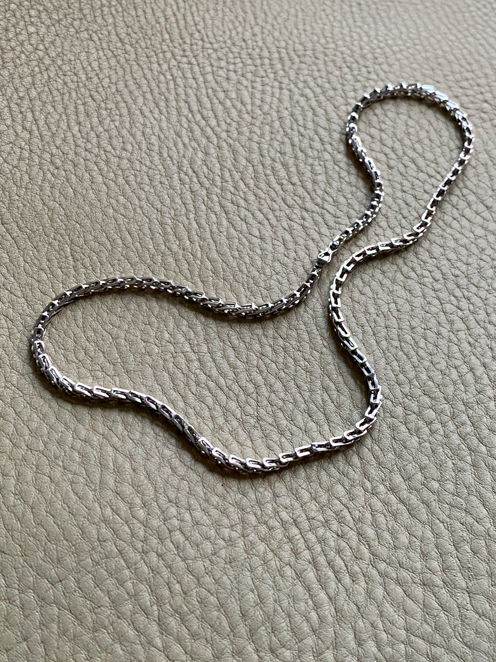 Vintage Italian 18k White Gold V-Link Necklace - 17 inch length