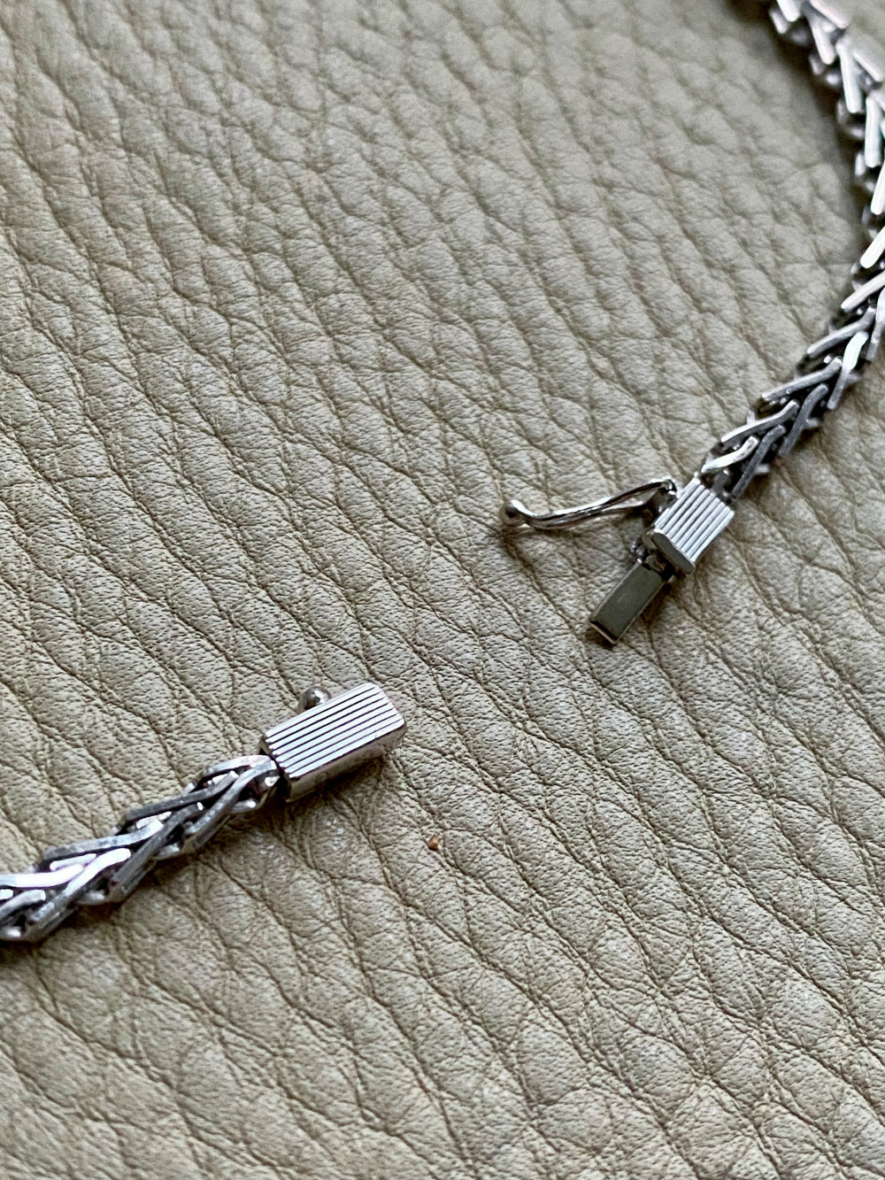 Vintage Italian 18k White Gold V-Link Necklace - 17 inch length