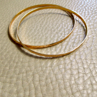 Vintage 18k Gold Faceted Bangle Bracelet Elongated Diamond Pattern – 8.5 Inch Interior Circumference