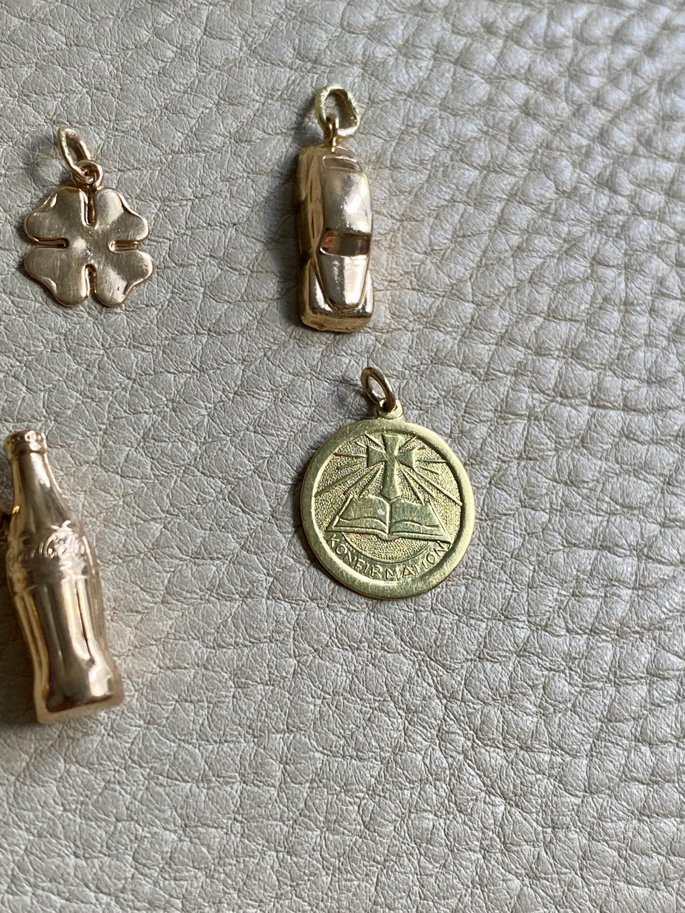 18k gold Swedish vintage charm or pendant - Vintage Car