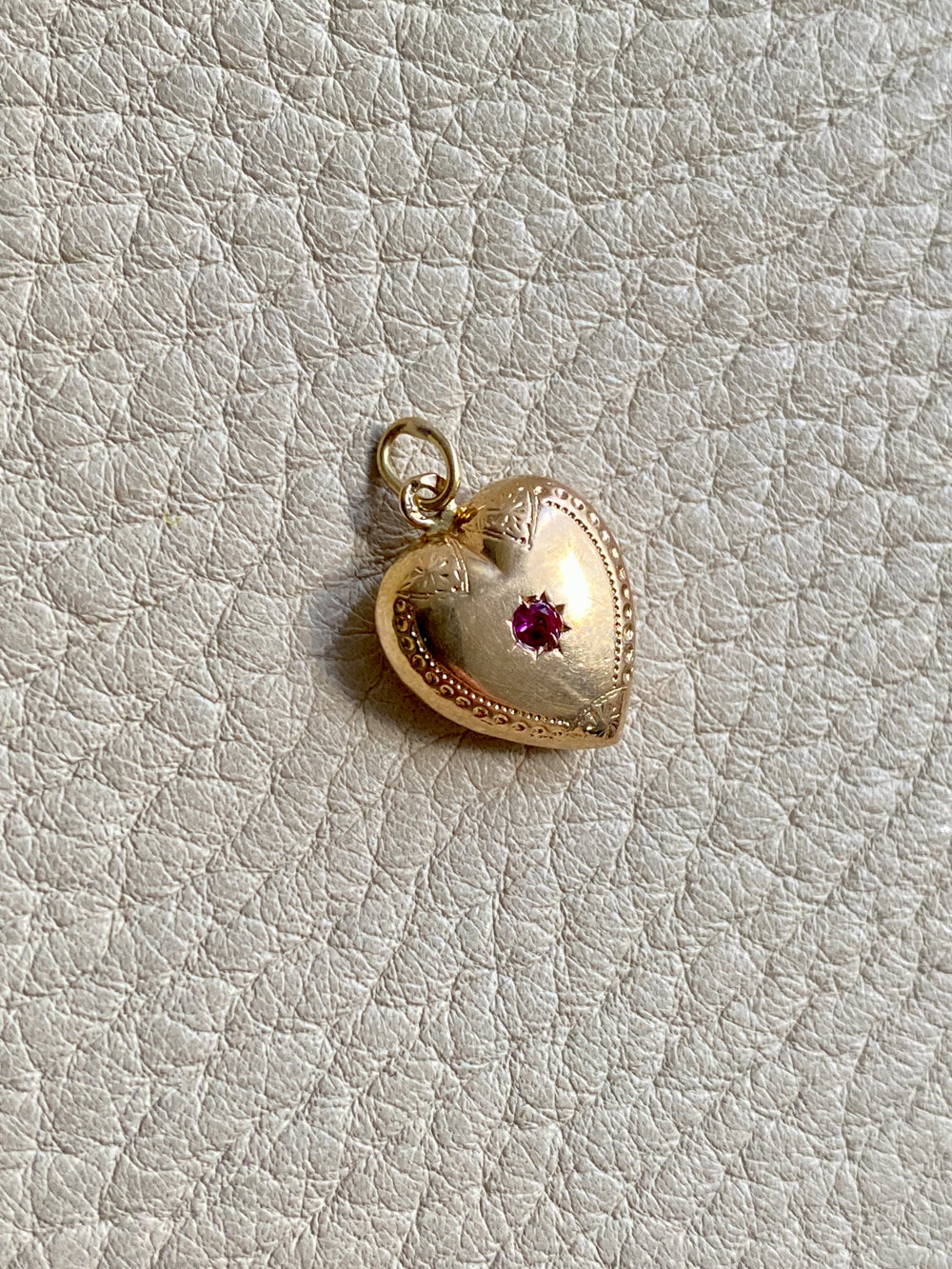 18k gold Swedish vintage charm or pendant - Embellished Heart with Red Stone