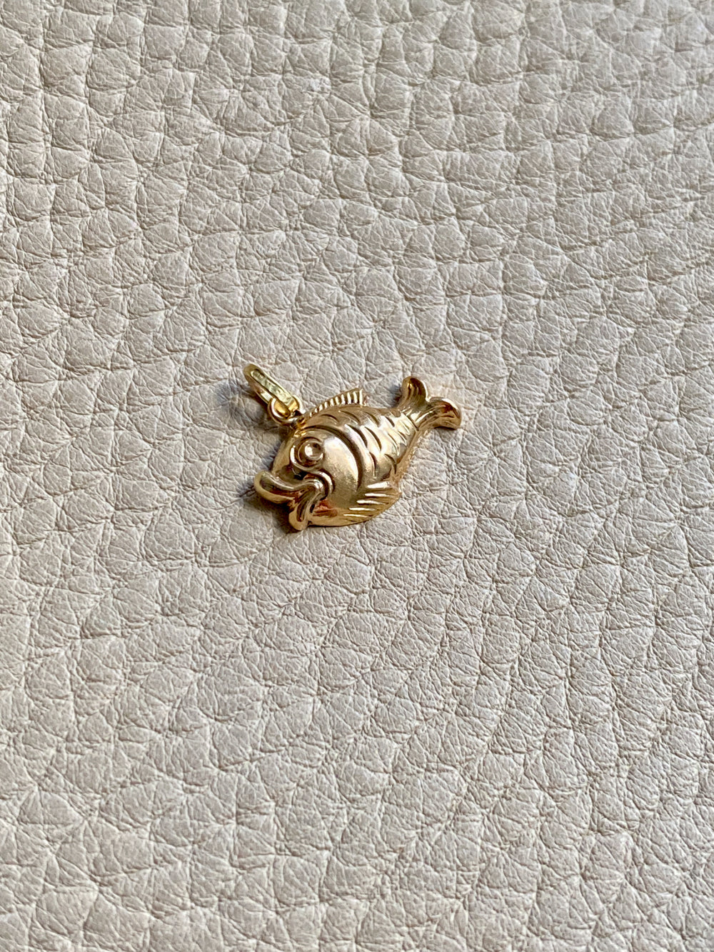 18k gold Swedish vintage charm or pendant - Pisces Fish