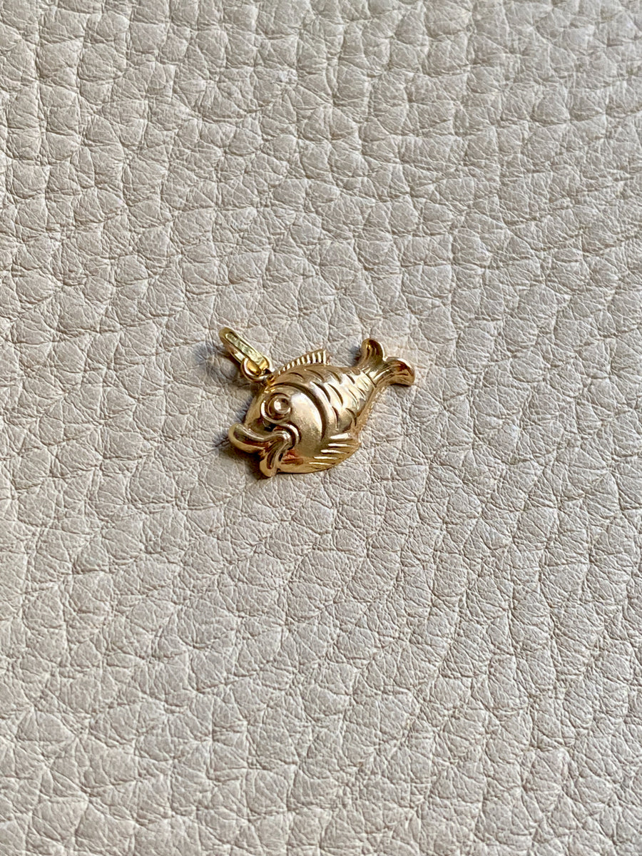 18k gold Swedish vintage charm or pendant - Pisces Fish