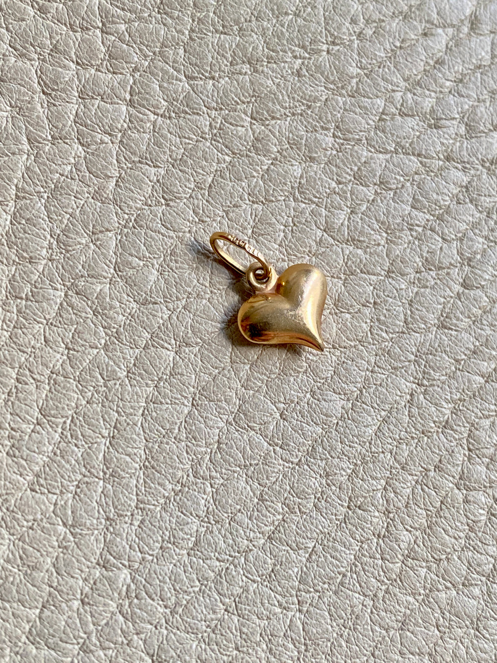 18k gold vintage charm or pendant - Small Puffy Heart