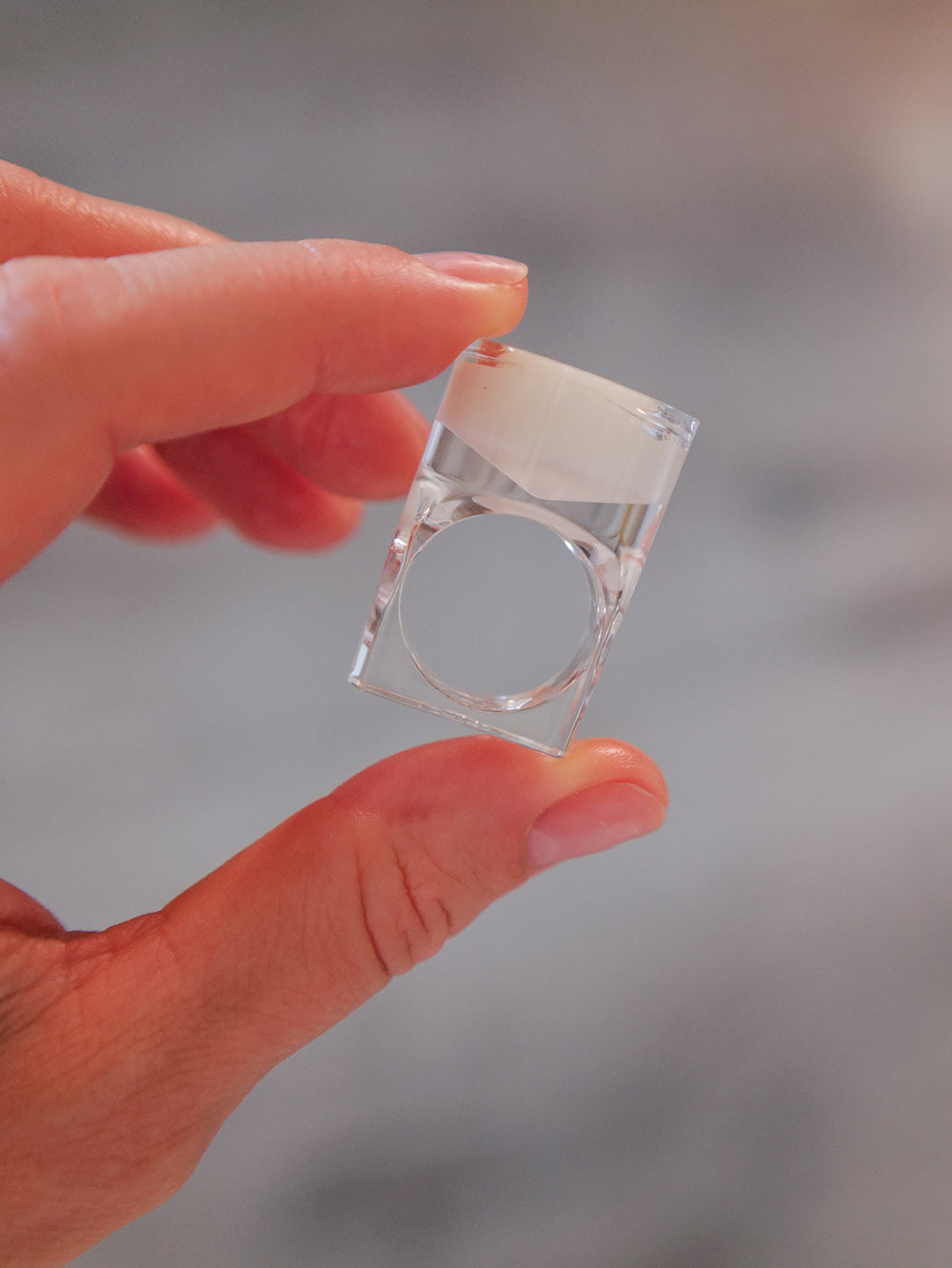 Vintage Siv Lagerström White Optical Acrylic Ring – Size 7.75