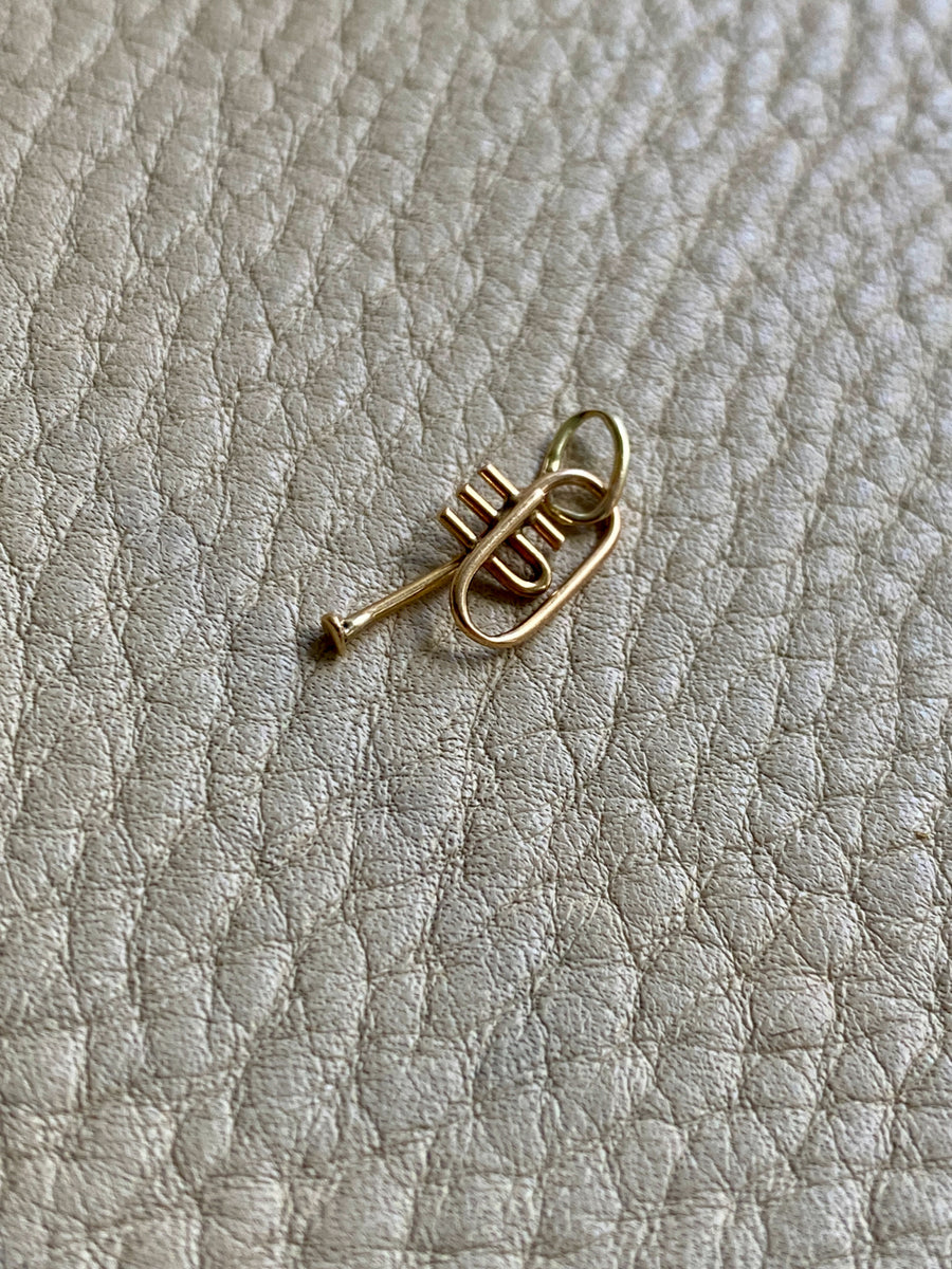 18k gold horn instrument pendant or charm