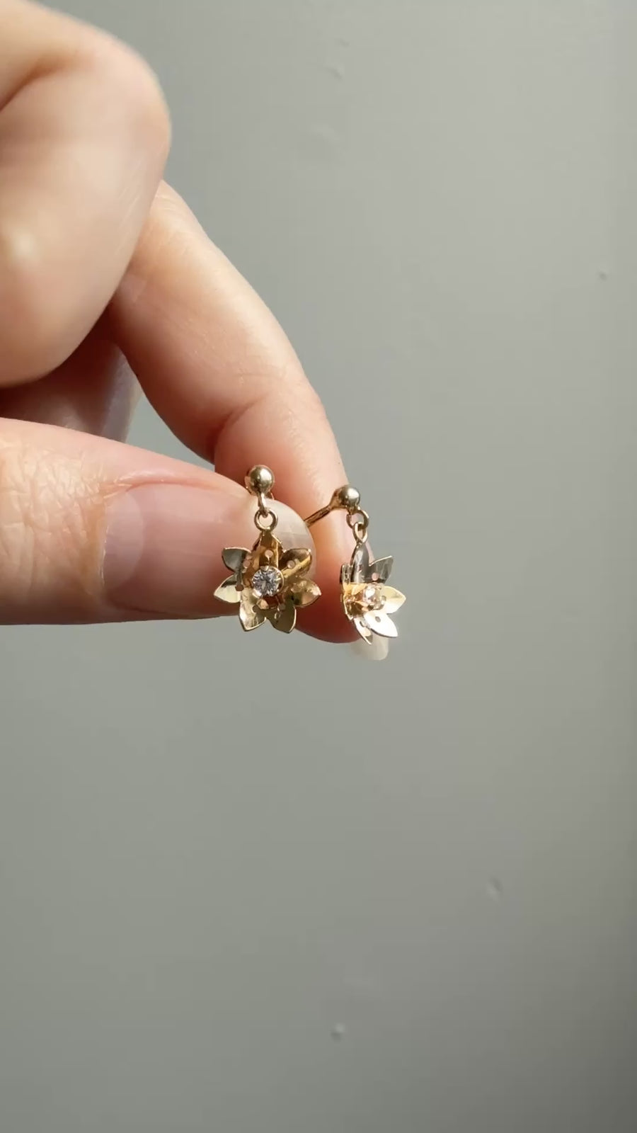 Vintage 18k Gold Stud Lotus Flower Earrings
