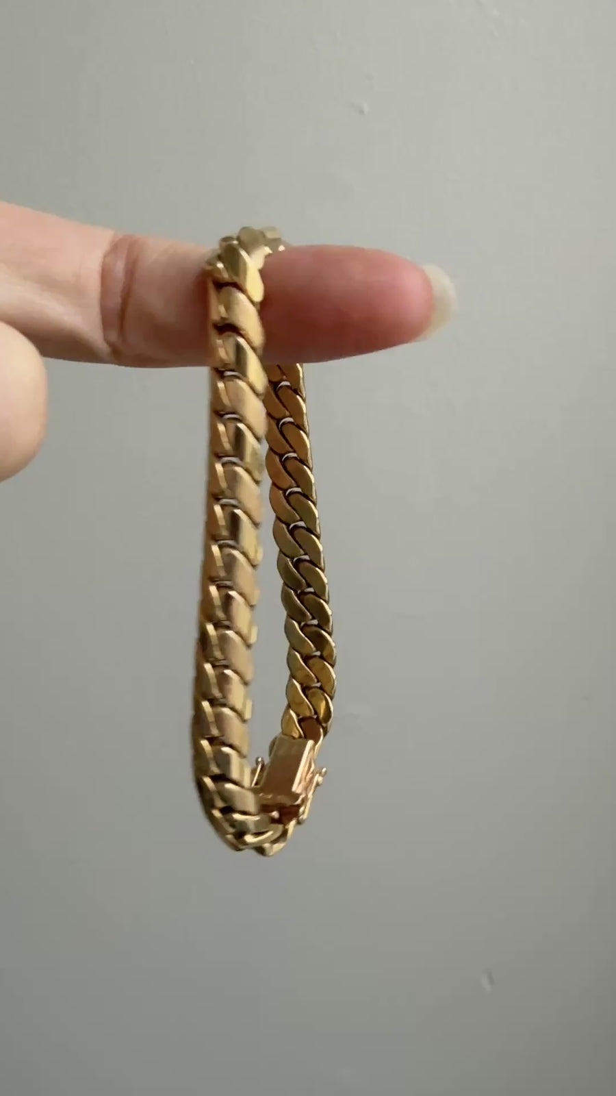 Impeccable! Vintage European 14k gold Tight Curb Bracelet with Alternating Link Texture - 7.7 inch length