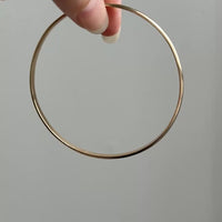 Vintage 18k Gold Circular Solid Bangle Bracelet – 8.6 Inch Interior Circumference