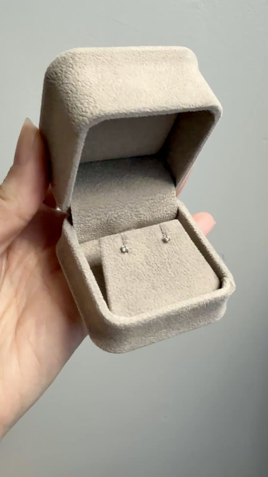 Vintage Italian 18k white gold diamond stud earrings with threaded posts