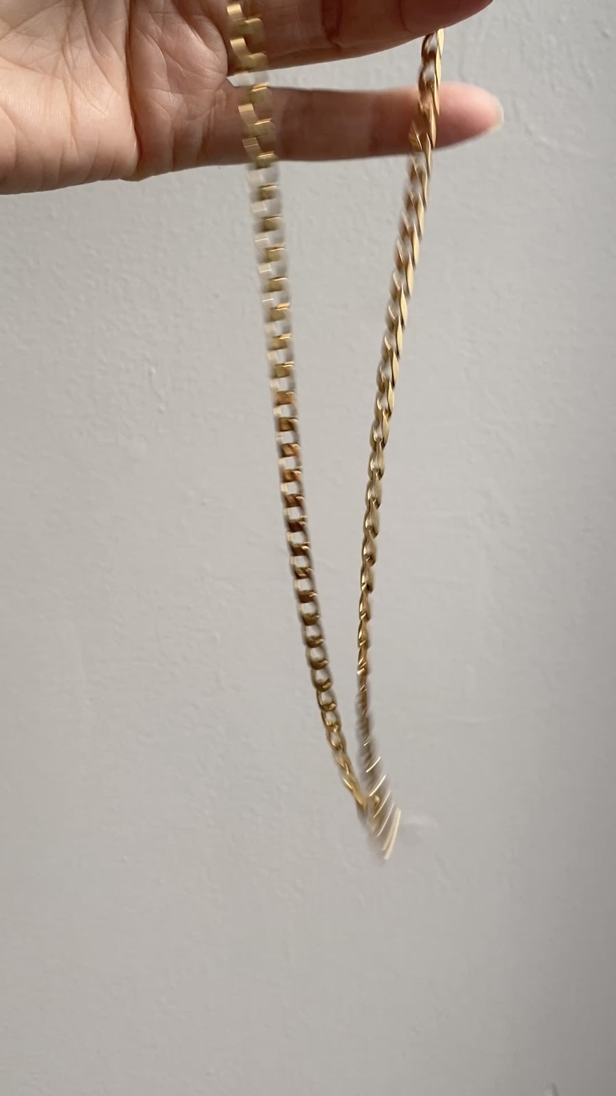 DELICIOUS! Heavy square curb link necklace in solid 18k gold - 21 inch length