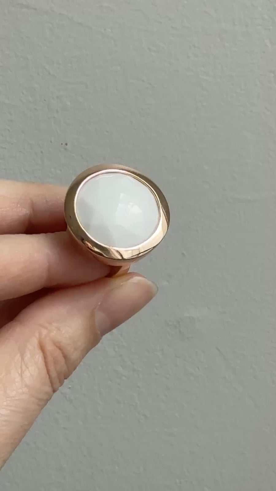 18k Gold Vintage Italian Cocktail Ring with Faceted White Stone - Size 7