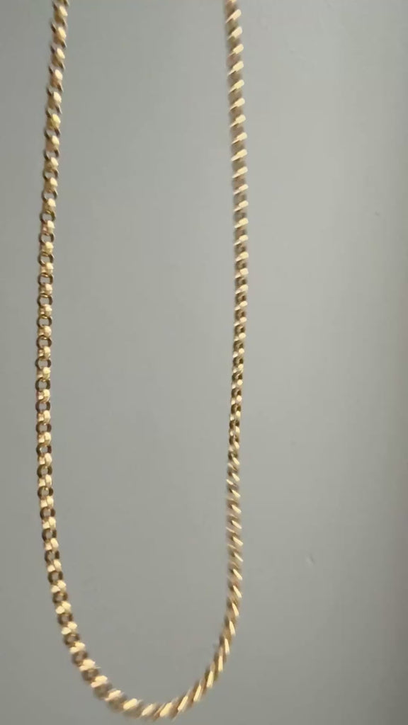 18k Gold antique rolo link necklace in hand