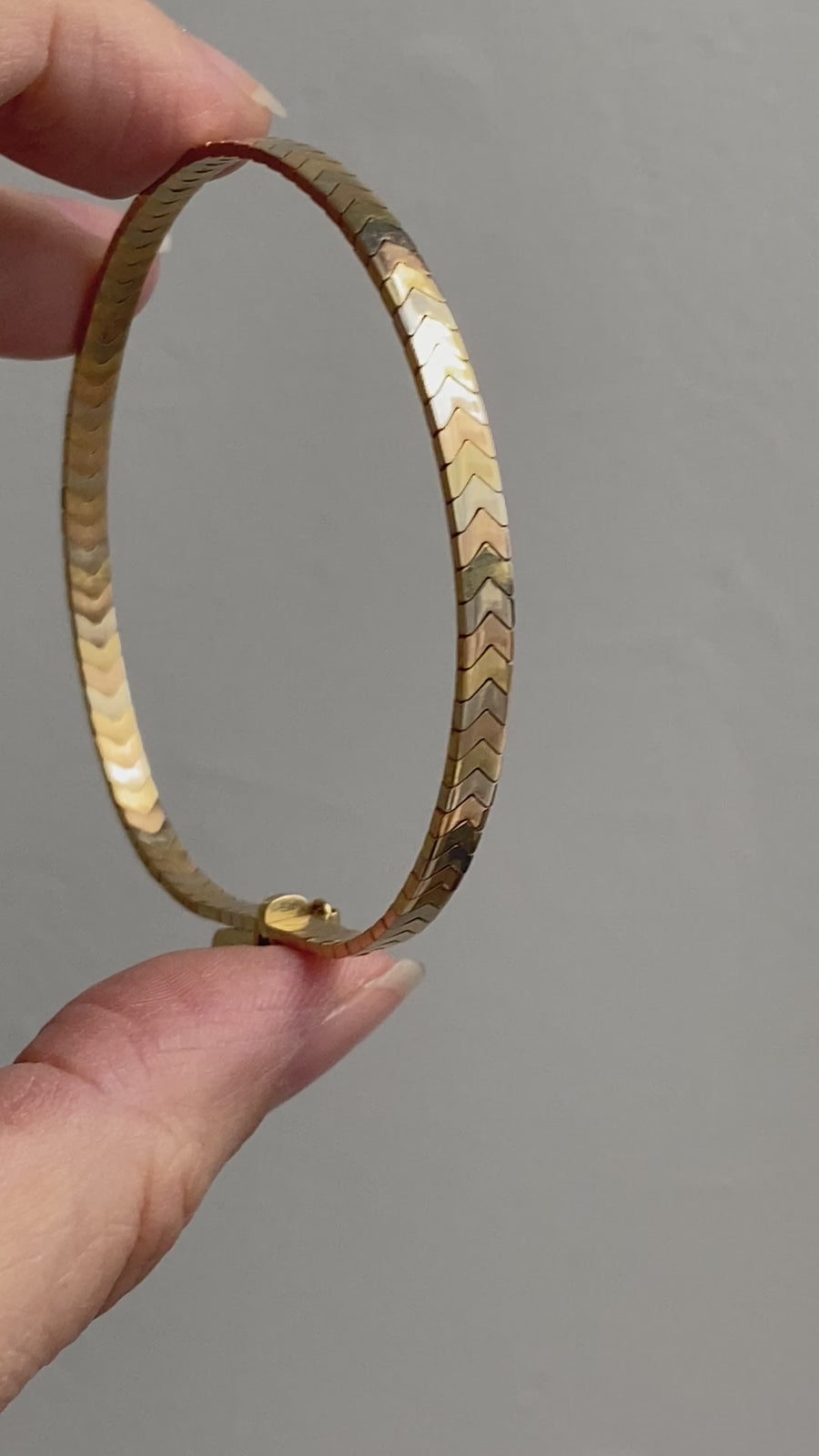 SLEEK! 18k gold tri-color vintage chevron pattern bracelet - 7 inch length