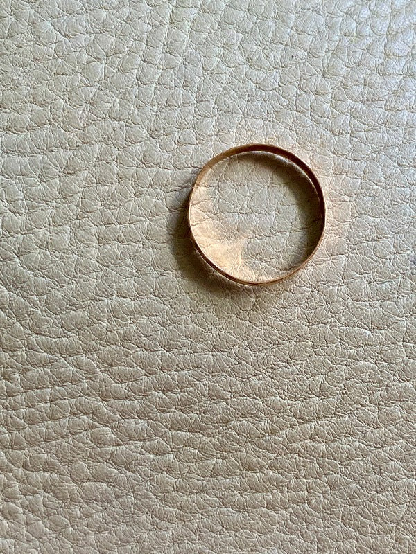 Scandinavian vintage 18k gold ring with botanical patterning- size 9.5