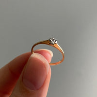 Finnish 18k gold ring with tiny brilliant cut diamond in flower setting- size 5