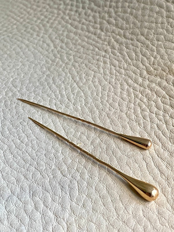 Two 18k gold droplet scarf or hat pins - Sweden 1920s