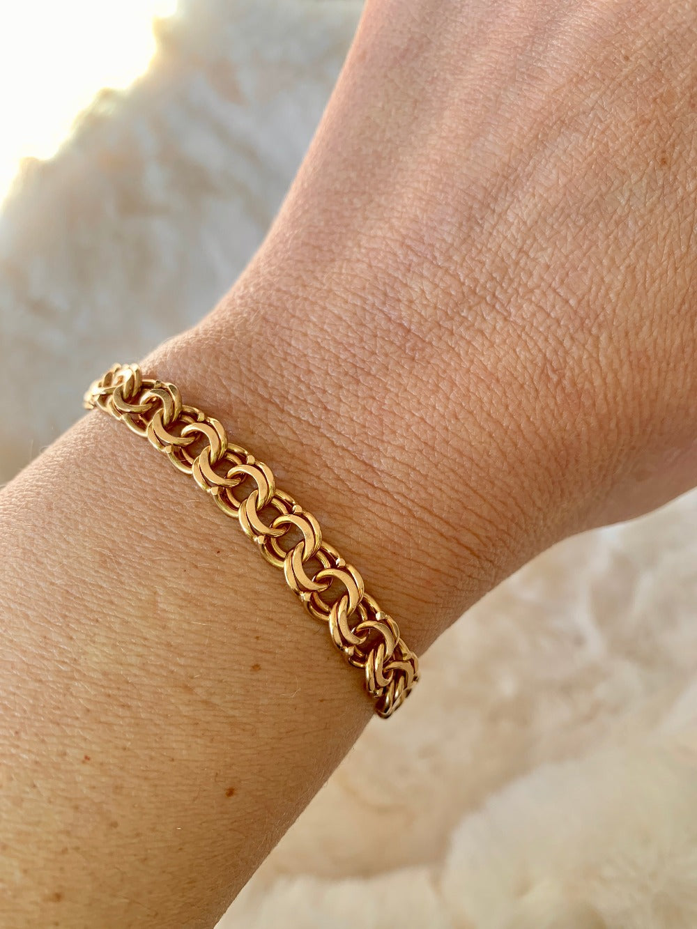 Double link solid 18k gold bracelet 1972  Swedish vintage, 18K gold, 7 inch in inside circumference, a chunky 17.8 grams, perfect working clasp, fully hallmarked, sun catching radiant double link, GORGEOUS!!!! She is a classic you'll wear every day. 18k Yellow gold with a subtle warm rosy tint - stunning.  This link type is called a double-link. Pairs of links run side by side - like two curb chains delicately soldered, link by link, to form a double length of links.