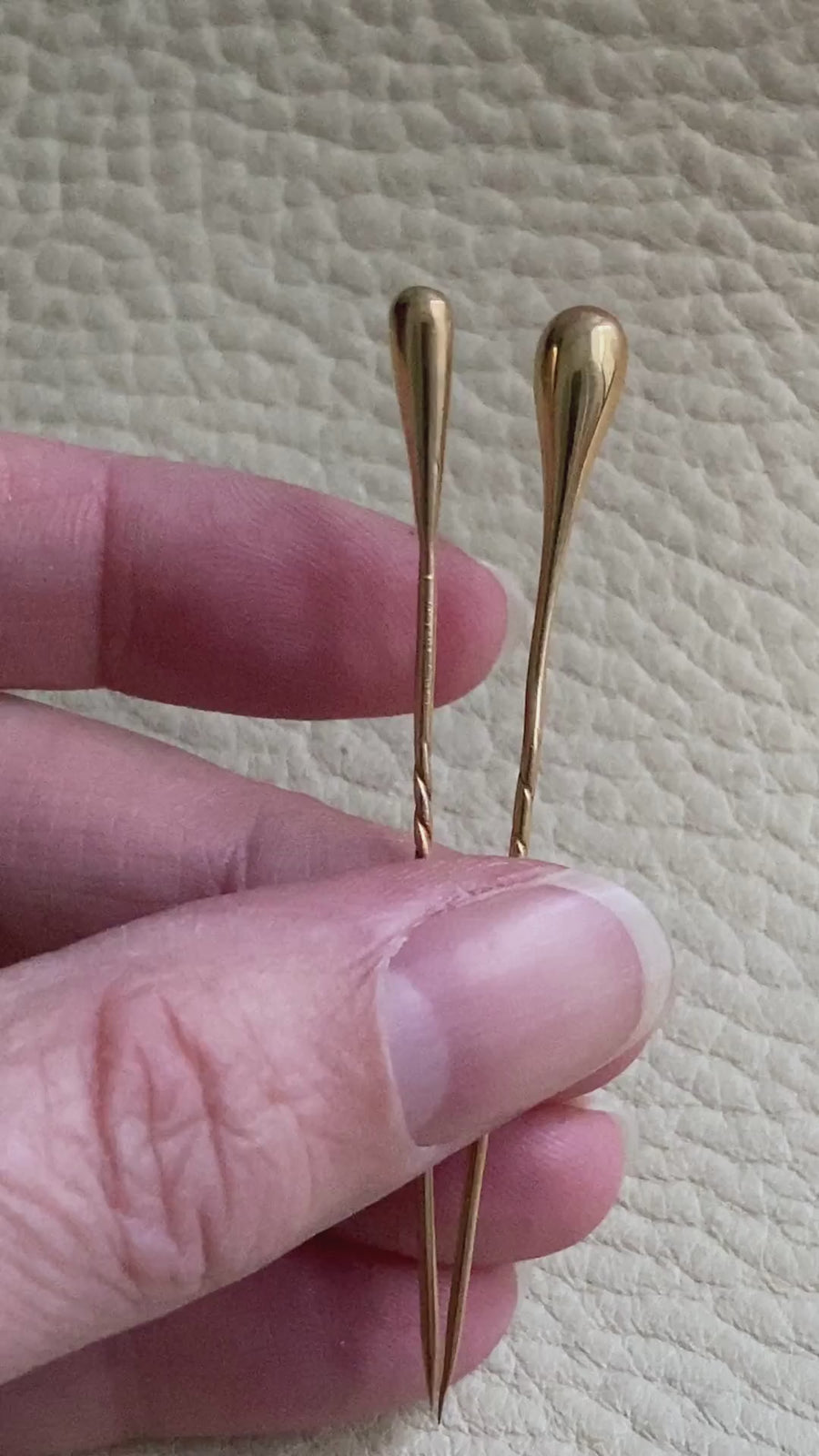 Two 18k gold droplet scarf or hat pins - Sweden 1920s