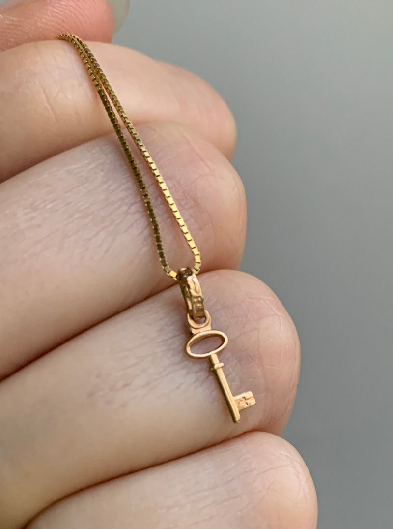 18k gold 1960 Swedish vintage charm or pendant - Skeleton key