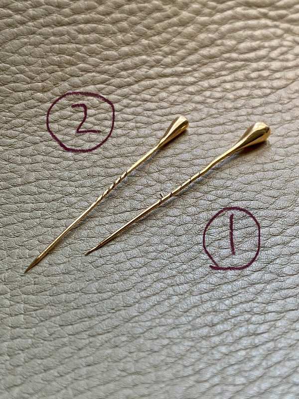 Two 18k gold droplet scarf or hat pins - Sweden 1920s