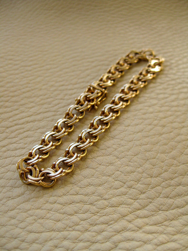 Double link solid 18k gold bracelet 1972  Swedish vintage, 18K gold, 7 inch in inside circumference, a chunky 17.8 grams, perfect working clasp, fully hallmarked, sun catching radiant double link, GORGEOUS!!!! She is a classic you'll wear every day. 18k Yellow gold with a subtle warm rosy tint - stunning.  This link type is called a double-link. Pairs of links run side by side - like two curb chains delicately soldered, link by link, to form a double length of links.