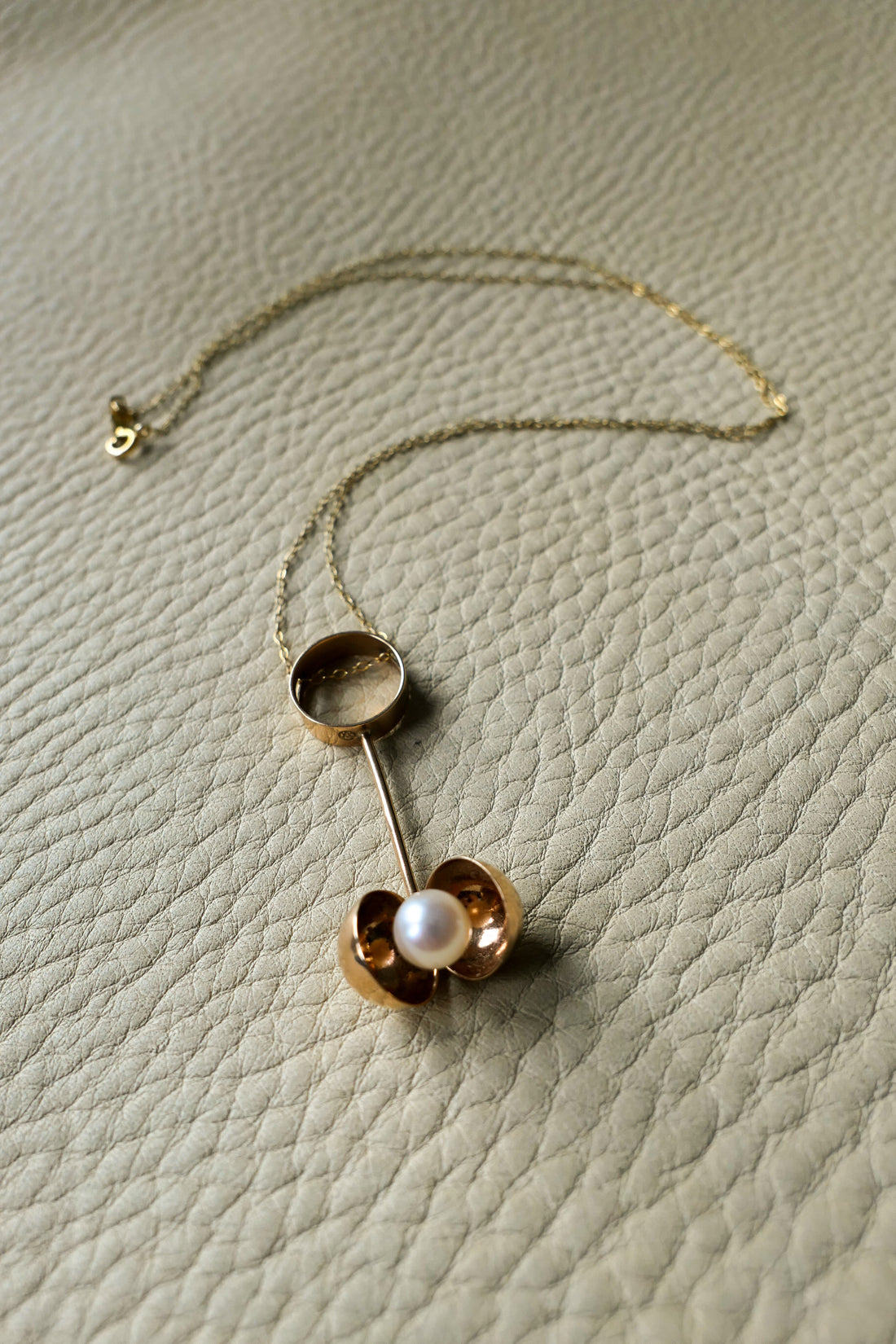 14k gold Finnish pendant with pearl, by Olli Auvinen for Westerback 1968