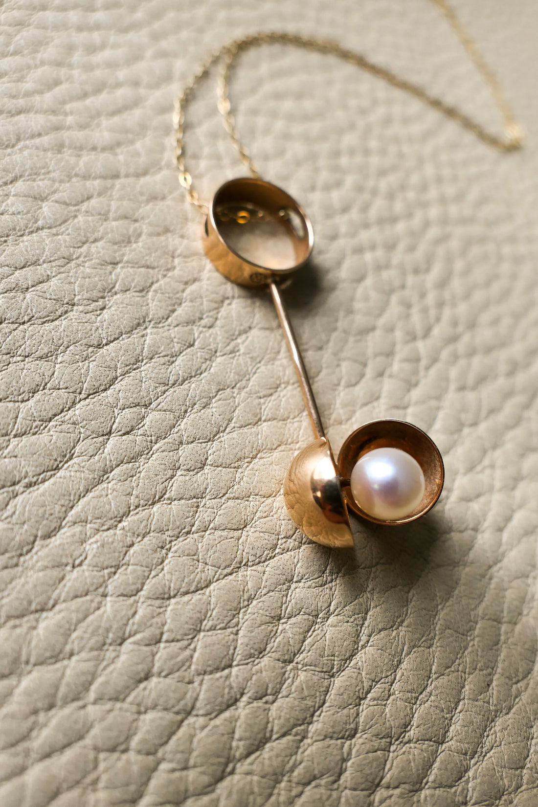 14k gold Finnish pendant with pearl, by Olli Auvinen for Westerback 1968