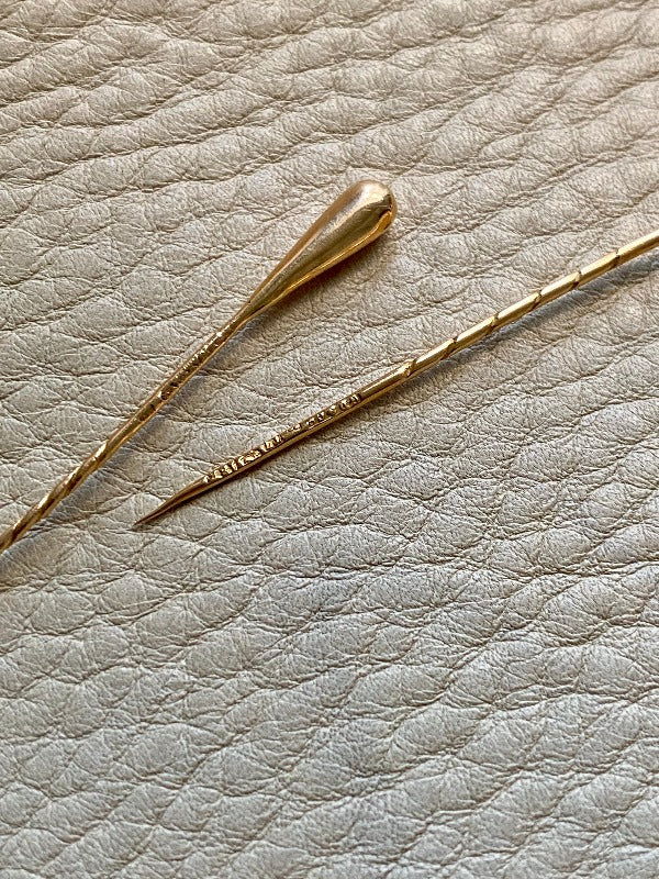 Two 18k gold droplet scarf or hat pins - Sweden 1920s