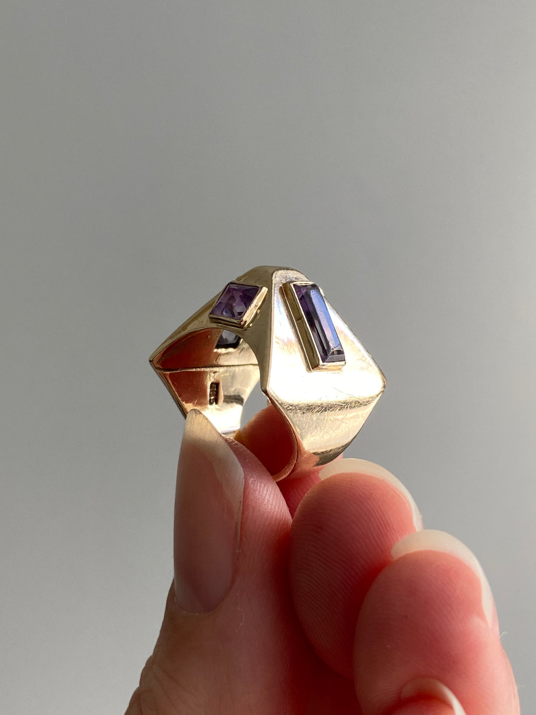 Unique Pyramid-form Amethyst and 14k Gold ring - Jørgen Larsen - size 4 - Vintage midcentury 1957-1973
