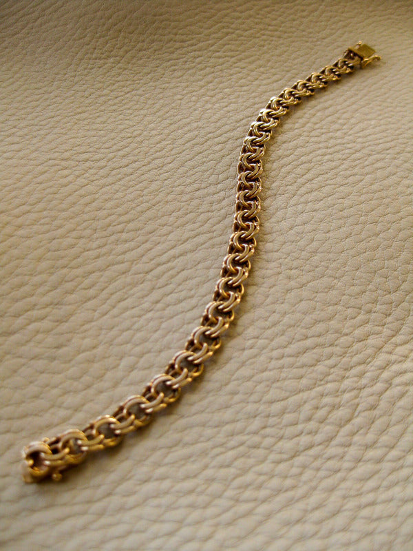 Double link solid 18k gold bracelet 1972  Swedish vintage, 18K gold, 7 inch in inside circumference, a chunky 17.8 grams, perfect working clasp, fully hallmarked, sun catching radiant double link, GORGEOUS!!!! She is a classic you'll wear every day. 18k Yellow gold with a subtle warm rosy tint - stunning.  This link type is called a double-link. Pairs of links run side by side - like two curb chains delicately soldered, link by link, to form a double length of links.