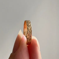 Scandinavian vintage 18k gold ring with botanical patterning- size 9.5