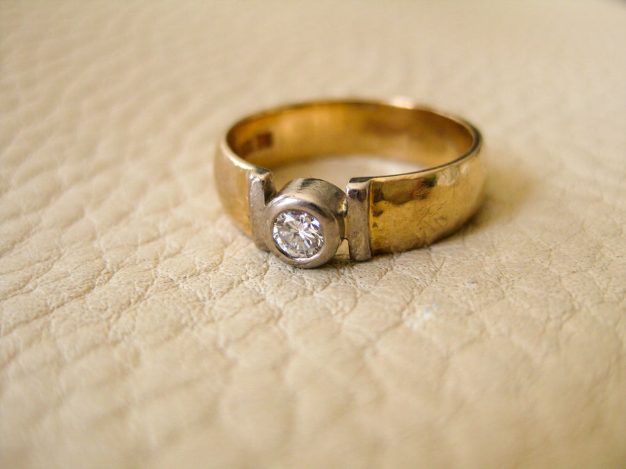 1996 Swedish brilliant cut diamond set in 18k gold - ring size 6.5