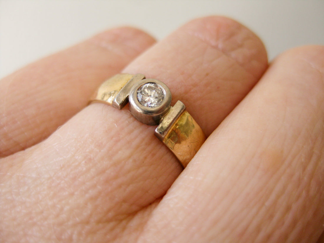 1996 Swedish brilliant cut diamond set in 18k gold - ring size 6.5