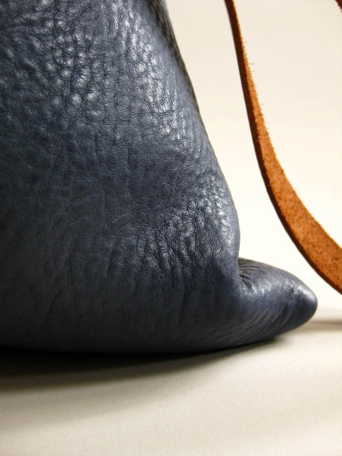 Wedge bag - Indigo blue bull hide