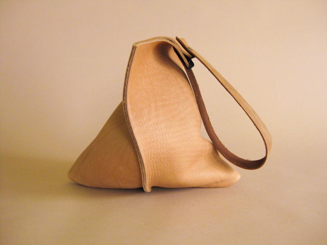 Wedge bag - Cashew bull hide